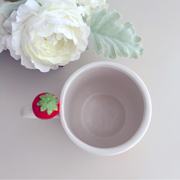 🖤STRAWBERRY MUG - Picture 3 of 9